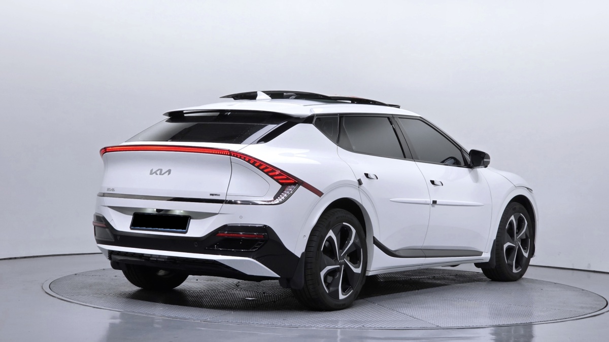 Kia EV6, 2022 — фото 2 из 12