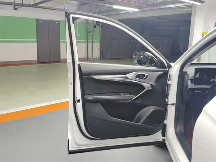 MG Motor One, 2023 — фото 7 из 9