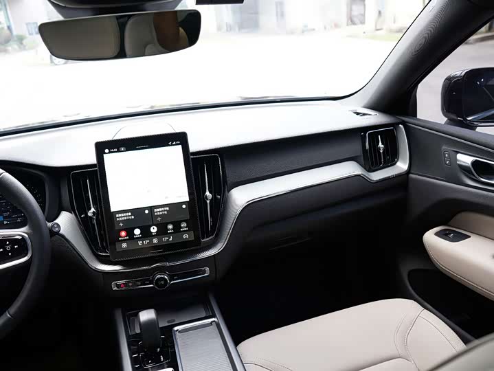 Volvo XC60, 2025 — фото 7 из 9