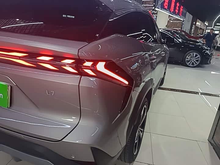 Geely Galaxy L7, 2025 — фото 8 из 9
