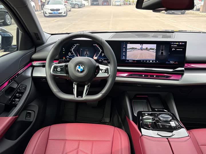 BMW 5 Series, 2025 — фото 8 из 9