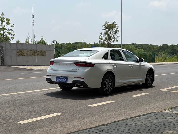 Geely Preface, 2025 — фото 8 из 9
