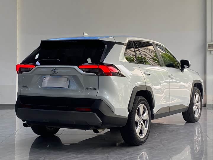 Toyota RAV4, 2022 — фото 3 из 9