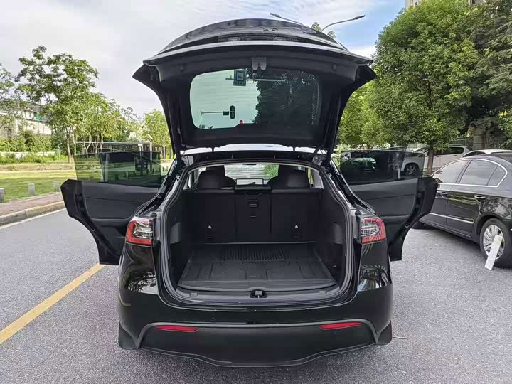 Tesla Model Y, 2022 — фото 7 из 9