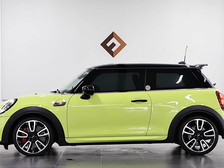 Mini Mini JCW, 2022 — фото 7 из 9
