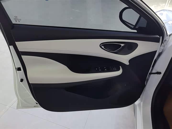 BYD Seal 05 DM-i Hybrid, 2025 — фото 7 из 9