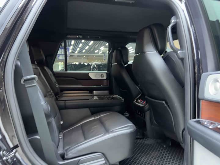 Lincoln Navigator, 2021 — фото 6 из 9