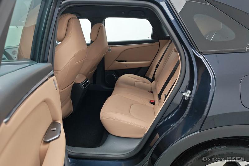 BAIC Arcfox Alpha T5, 2025 — фото 12 из 12