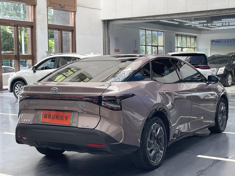 Toyota bZ3, 2023 — фото 6 из 12