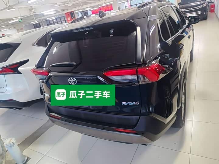 Toyota RAV4, 2023 — фото 6 из 9