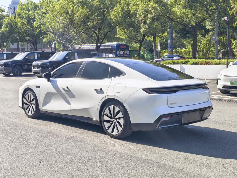 Geely Galaxy E8, 2024 — фото 5 из 12
