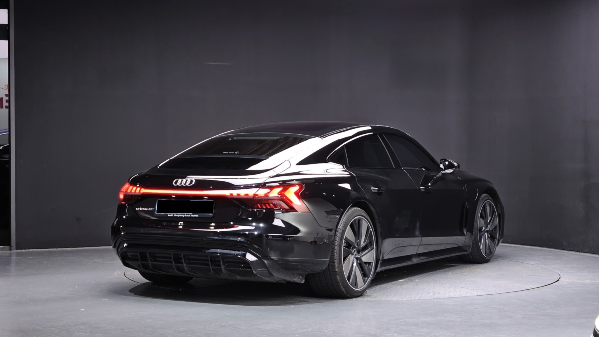 Audi e-tron GT, 2022 — фото 2 из 12