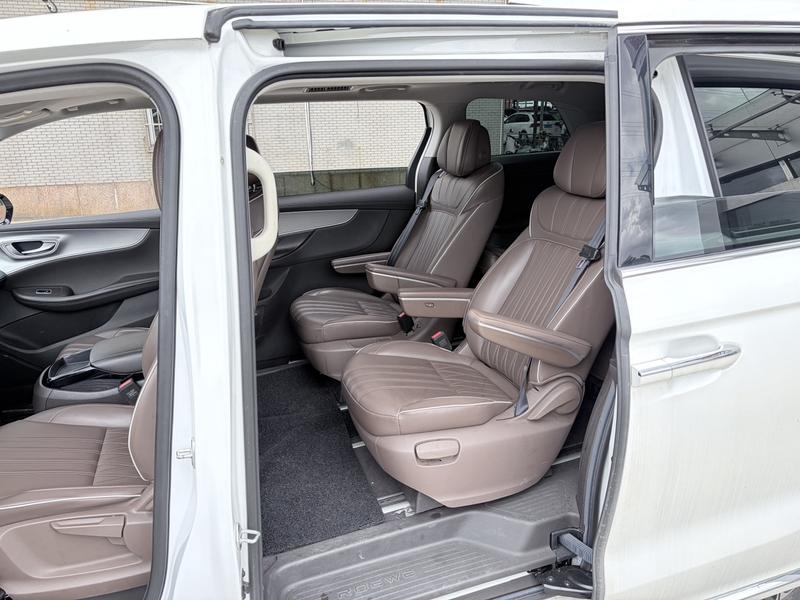 Roewe iMax 8, 2023 — фото 10 из 12