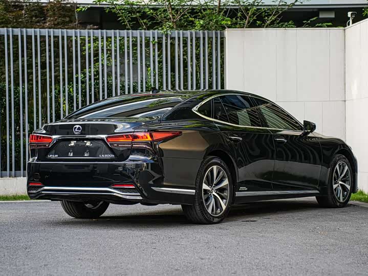 Lexus LS, 2022 — фото 4 из 9