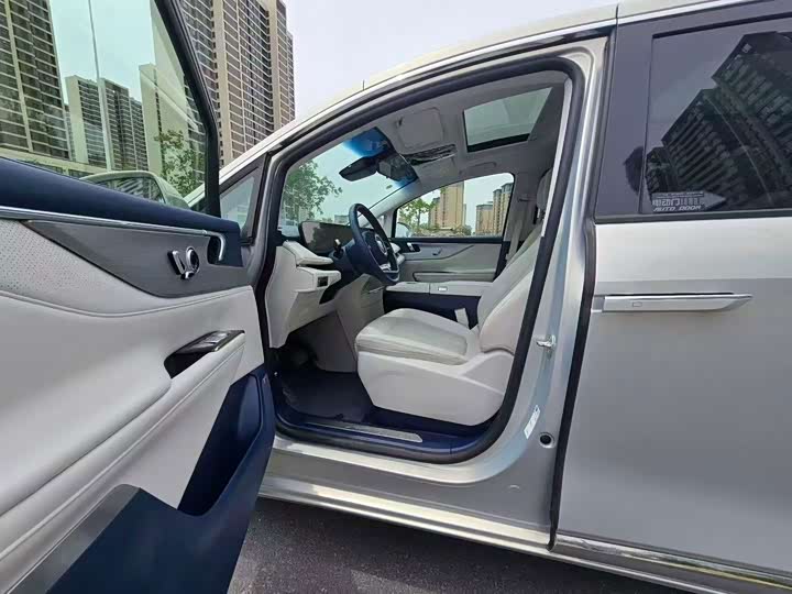 Buick GL8 Hybrid, 2024 — фото 4 из 9