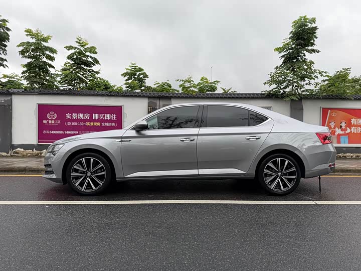 Skoda Superb, 2022 — фото 7 из 9
