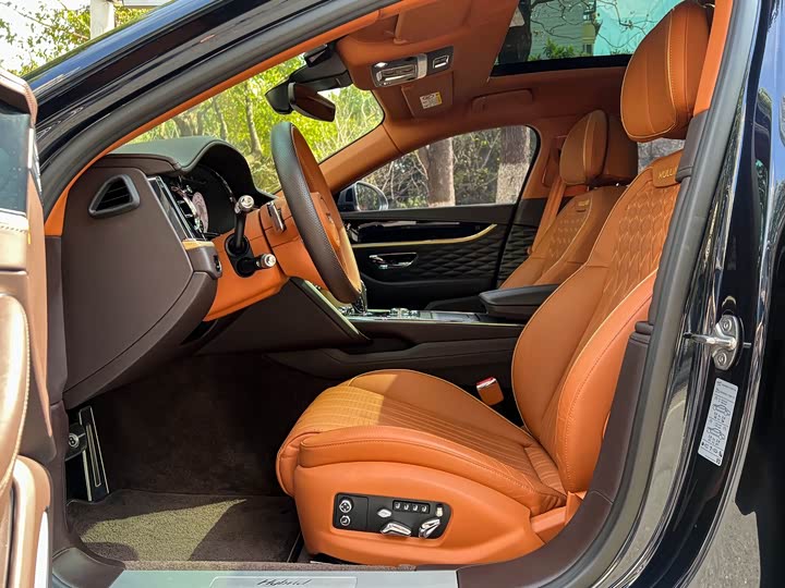 Bentley Flying Spur Hybrid, 2022 — фото 8 из 9