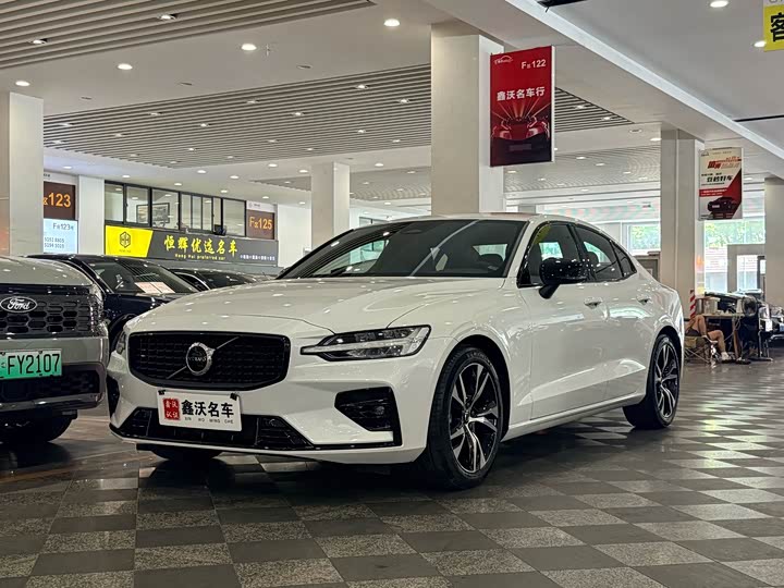 Volvo S60, 2024 — купить в Курске под ключ