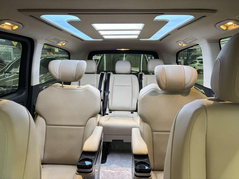 Mercedes-Benz V-Class, 2022 — фото 11 из 12