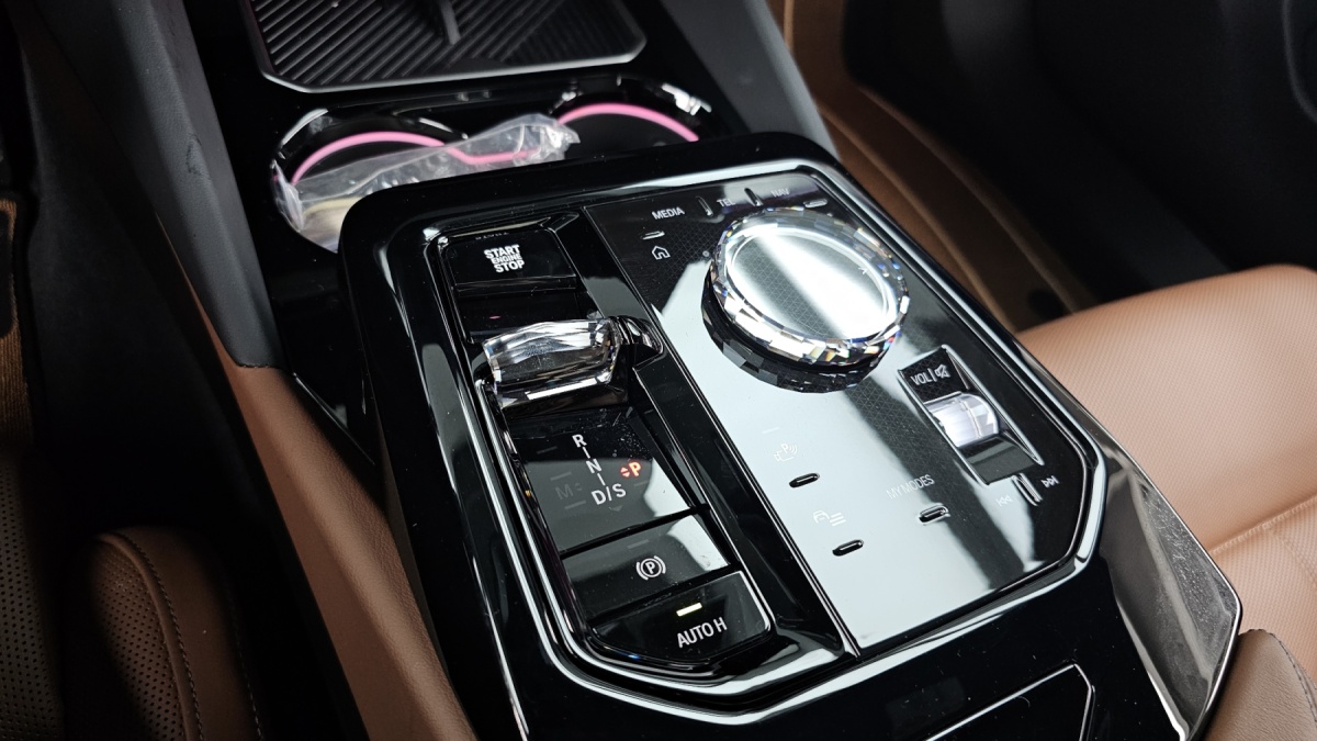 BMW 5 Series, 2025 — фото 8 из 12