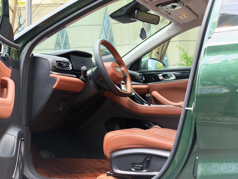 Geely Emgrand, 2025 — фото 11 из 12