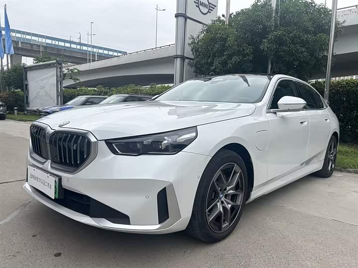 BMW i5, 2025 — купить в Костроме под ключ