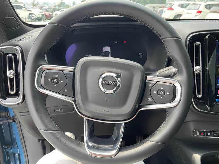 Volvo C40, 2023 — фото 8 из 9