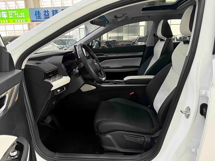Geely Emgrand L, 2022 — фото 8 из 9