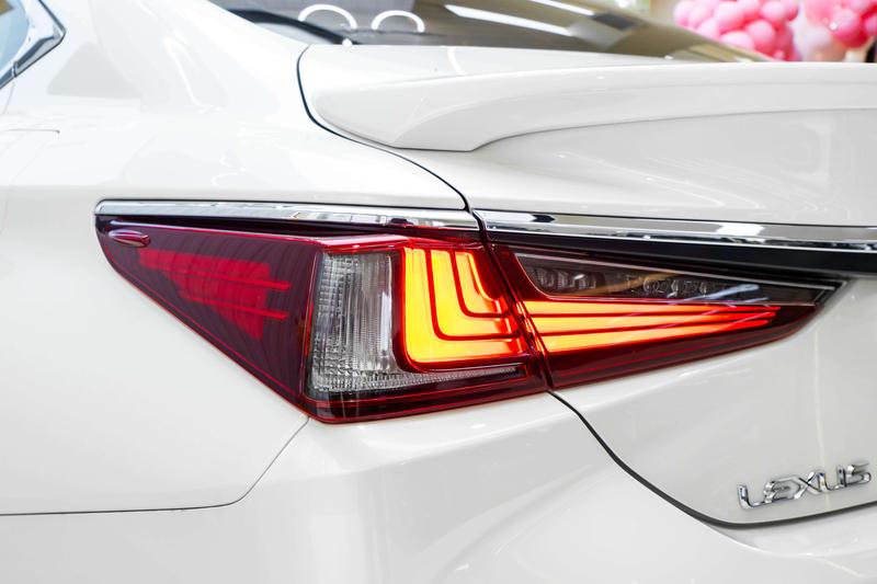Lexus ES, 2022 — фото 9 из 12