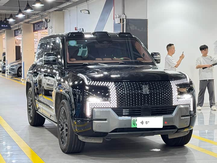 BYD Yangwang U8, 2025 — фото 2 из 9