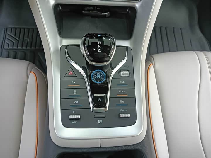 BYD Song Pro Hybrid, 2024 — фото 5 из 9