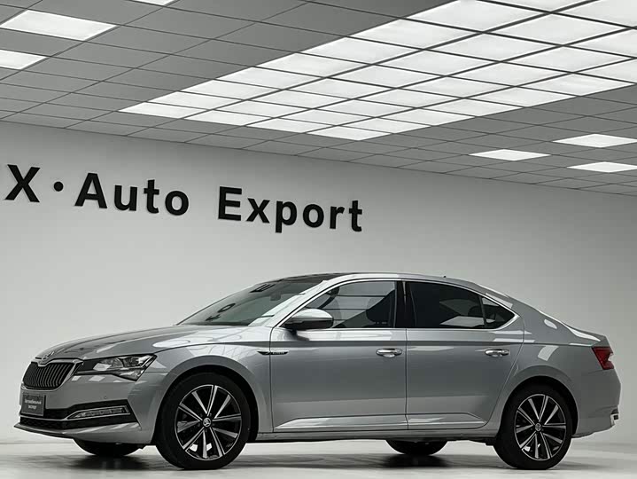 Skoda Superb, 2023 — фото 5 из 9