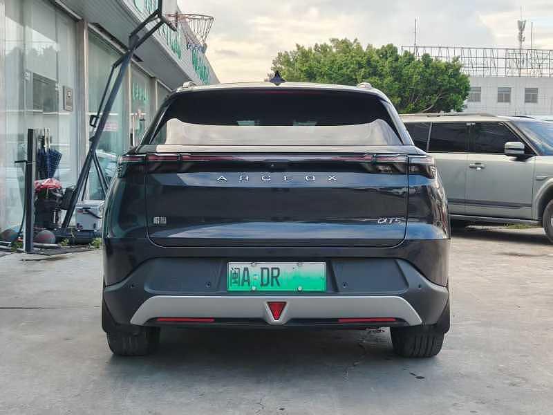 BAIC Arcfox Alpha T5, 2024 — фото 4 из 9