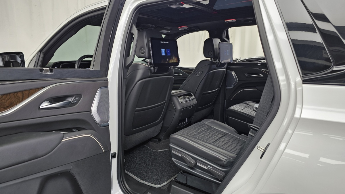 Cadillac Escalade, 2023 — фото 11 из 12
