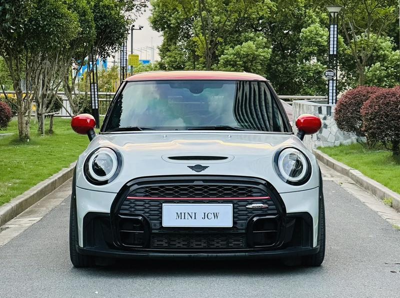 Mini Mini JCW, 2022 — фото 2 из 12