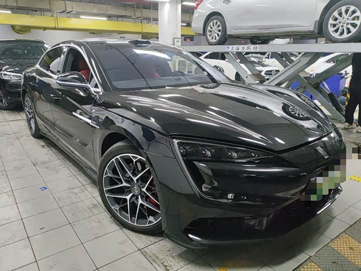 BYD Yangwang U7, 2025 — фото 2 из 7