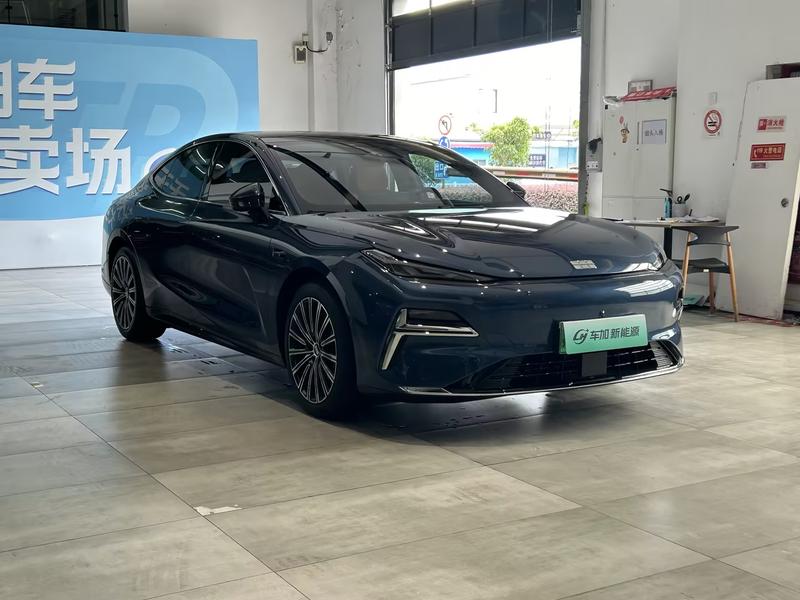 Geely Galaxy Starshine 8 EM-i, 2025 — фото 3 из 10