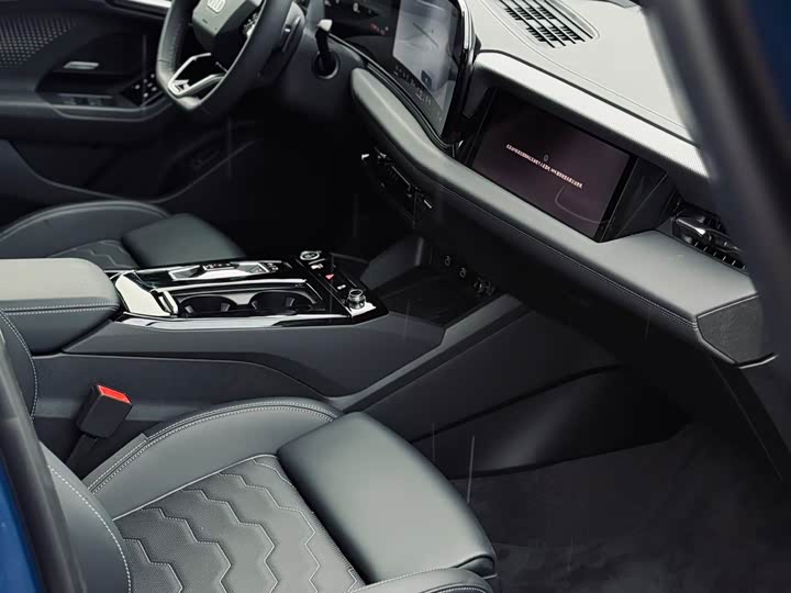 Audi A6L e-tron, 2026 — фото 4 из 9