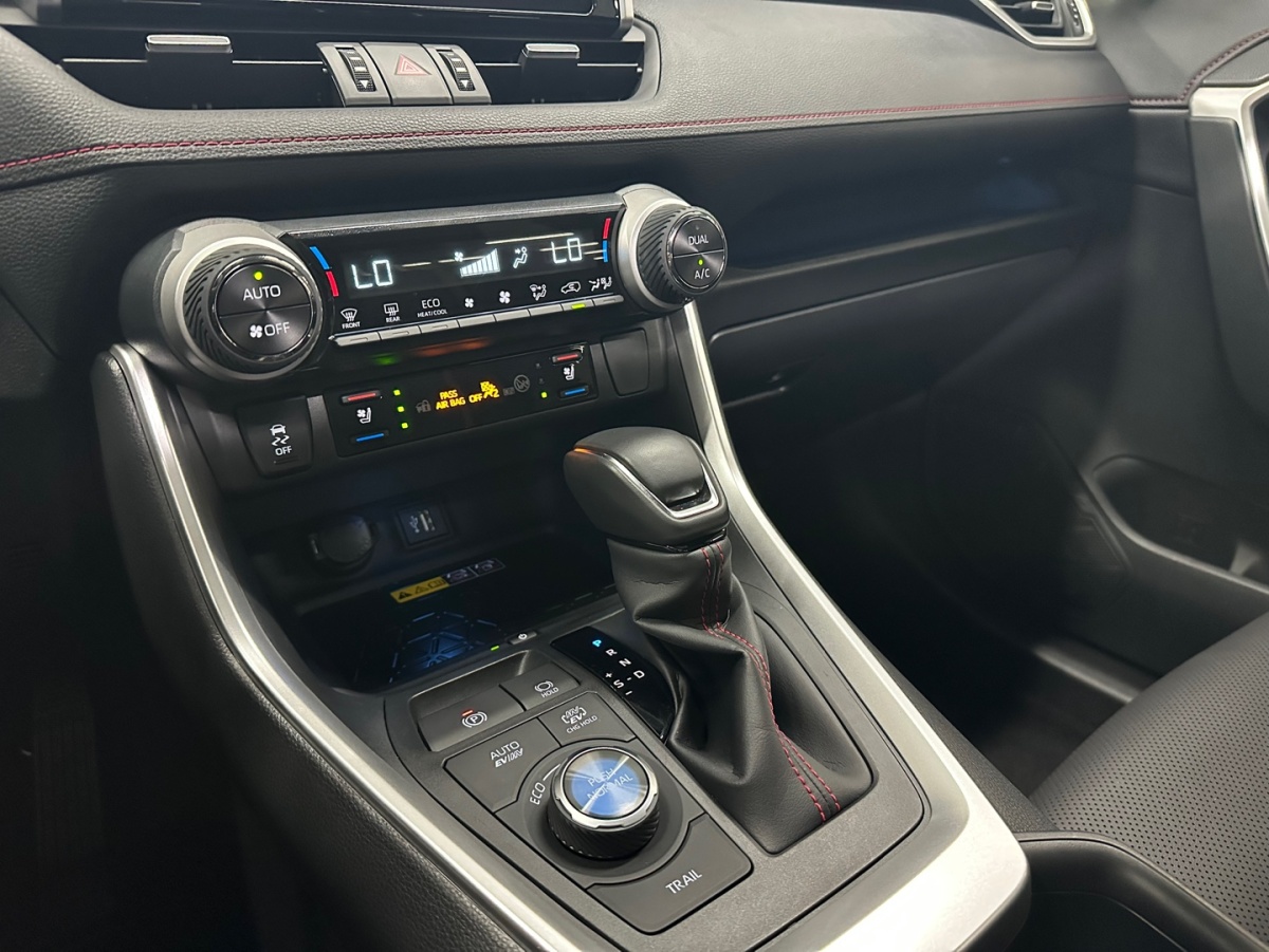 Toyota RAV4, 2025 — фото 9 из 12