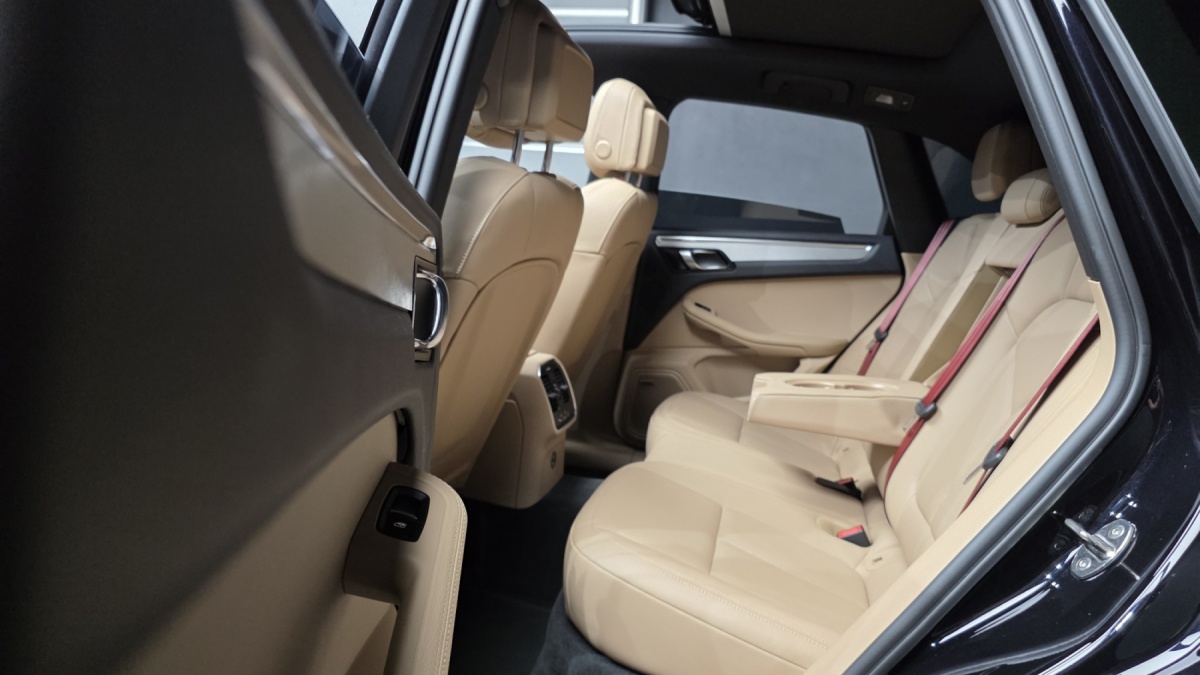 Porsche Macan, 2023 — фото 11 из 12