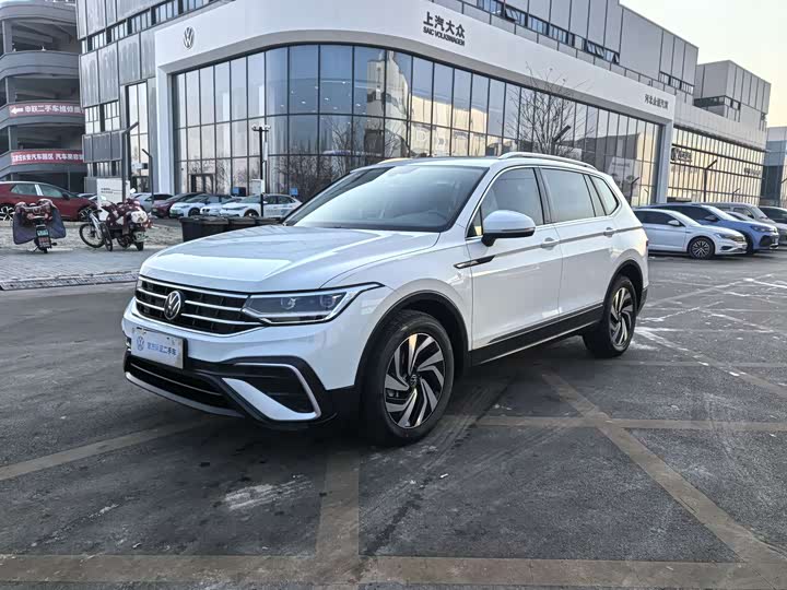 Volkswagen Tiguan L Pro, 2023 — купить в Кирове под ключ
