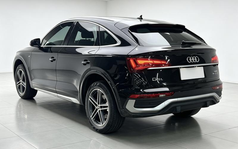 Audi Q5L Sportback, 2022 — фото 4 из 10