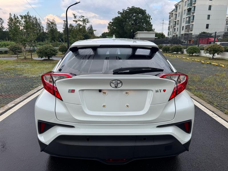 Toyota C-HR, 2023 — фото 4 из 10