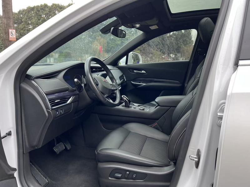 Cadillac XT4, 2022 — фото 10 из 12