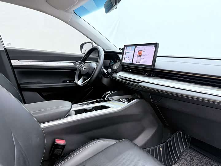 Geely Emgrand L Hi·P Hybrid, 2025 — фото 9 из 9
