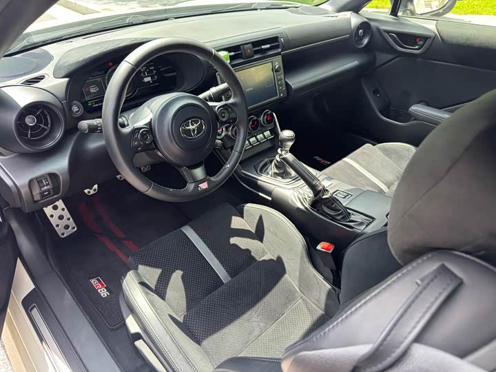 Toyota GR86, 2022 — фото 8 из 9