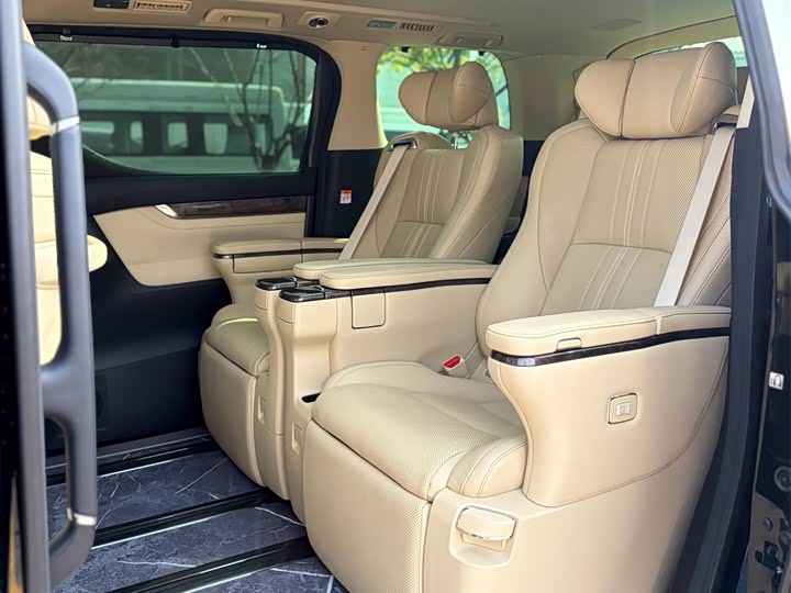 Toyota Alphard, 2022 — фото 9 из 9
