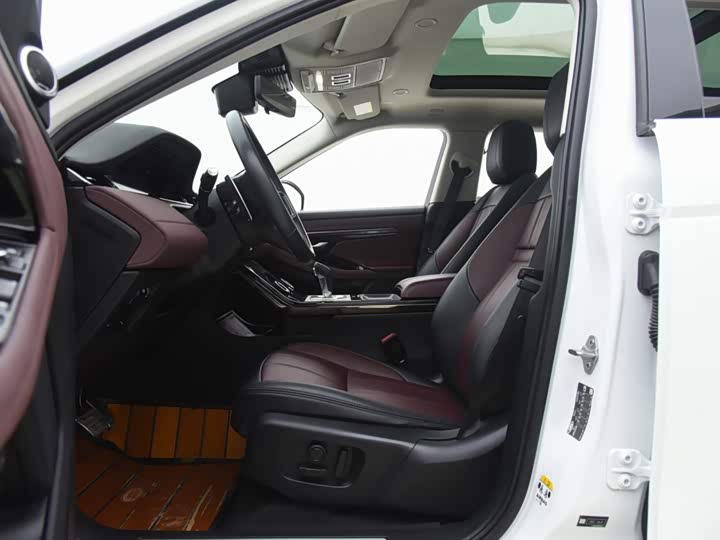 Land Rover Range Rover Evoque L, 2023 — фото 6 из 9