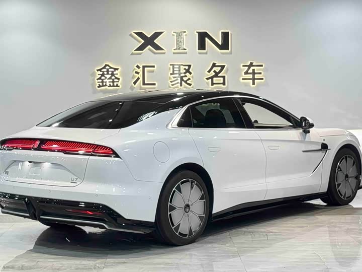 BYD Yangwang U7, 2025 — фото 5 из 9