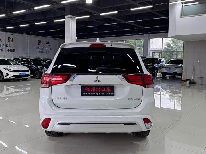 Mitsubishi Outlander, 2022 — фото 5 из 9